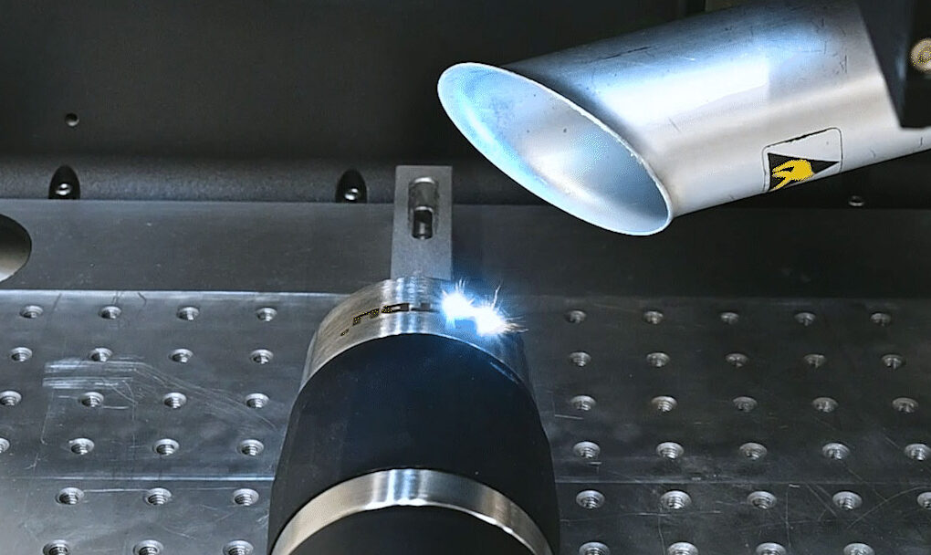 "Ein CO²-Laser graviert personalisierte Gegenstände. Zum Schutz der Gesundheit unserer Mitarbeiter vor entstehenden Feinstäuben setzen wir seit Jahren auf Absauganlagen von TBH."