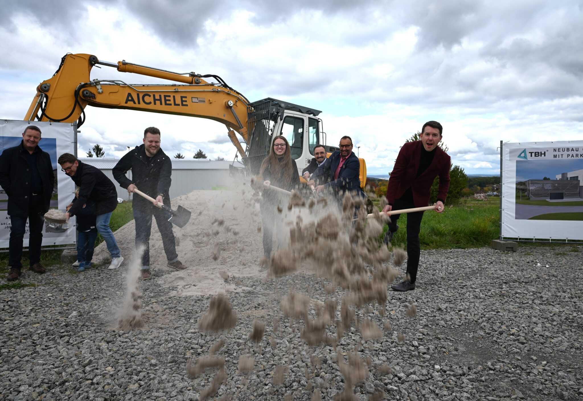 Spatenstich zum Bau des neuen Produktions- und Logistikgebäudes