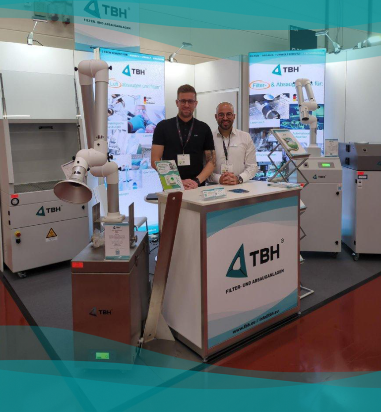 Tim Fischer und Caglayan Özdil am TBH Stand auf der FMB 2025.