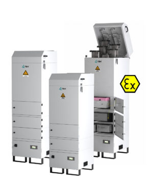FP200 ATEX Filter- und Absauganlagen von TBH in Standardausführung und mit Aktivkohlemodul – Vorderansicht, geöffnet und geschlossen